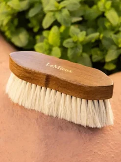 LeMieux LM Artisan Soft Finishing Brush< Børster